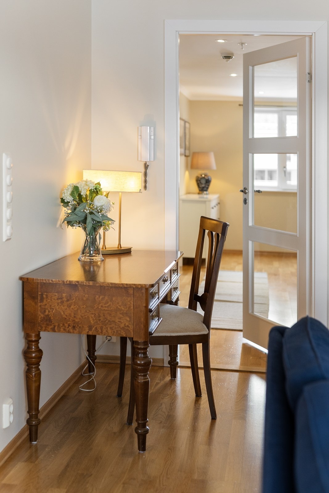 Leiligheten har balansert ventilasjonsanlegg med varmegjenvinning, samt praktisk porttelefon som gjør det enkelt å slippe inn besøkende. Galleribilde