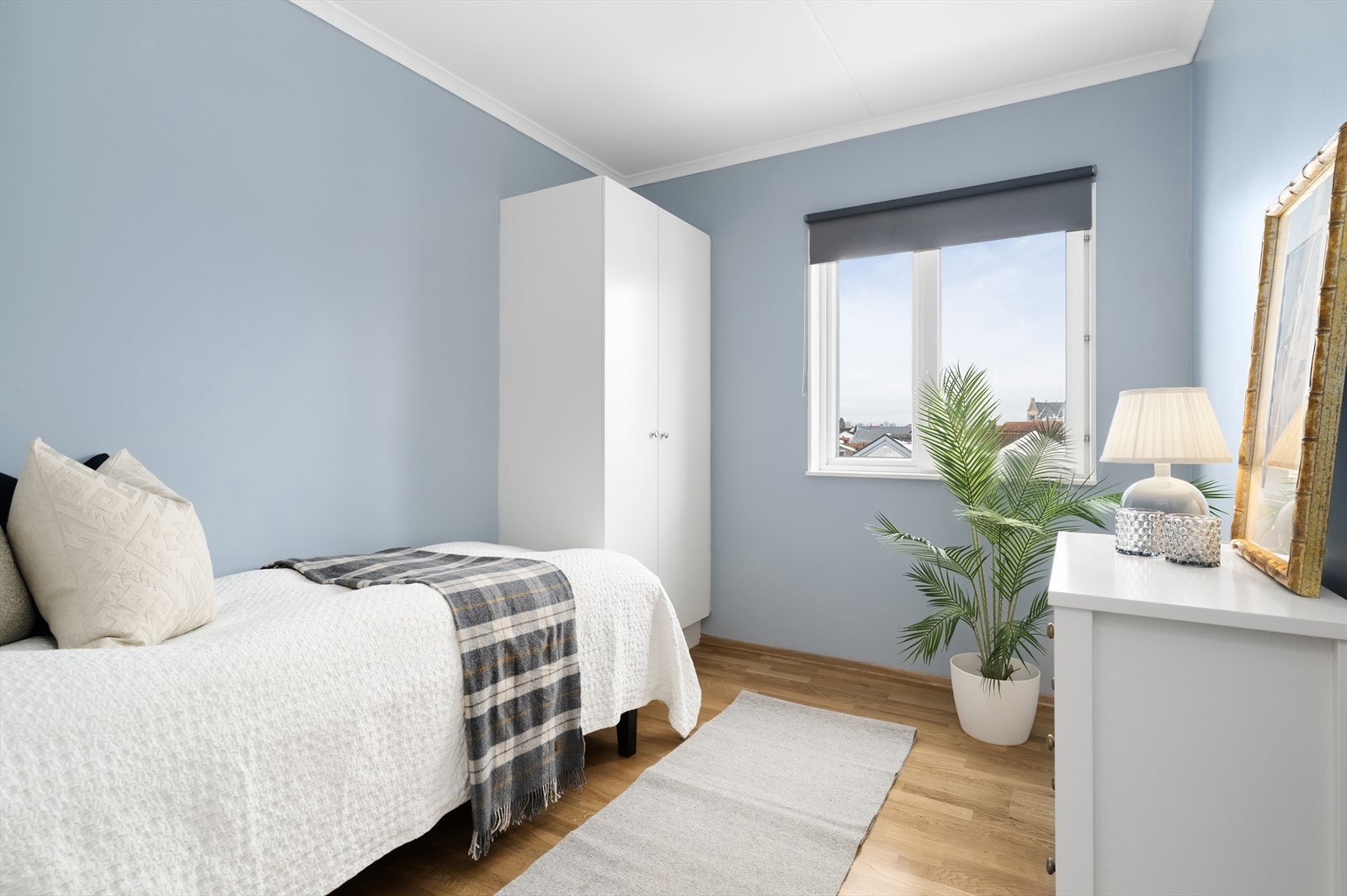 Det andre soverommet har god plass til ønsket soveromsmøblement og romslig garderobeskap. Galleribilde