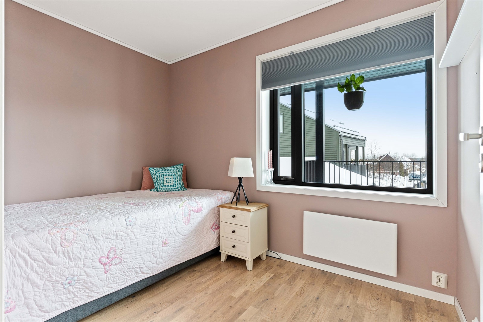 Soverom 2 er et perfekt barnerom, eventuelt hjemmekontor. Galleribilde