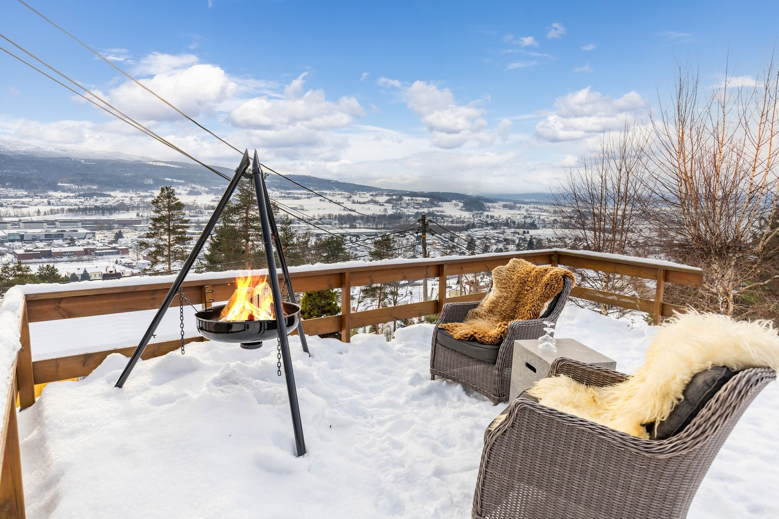 Fra stuen er det utgang til en romslig terrasse (30 kvm) med fantastisk utsyn.
FOTOGRAF WALLINGA AS Galleribilde