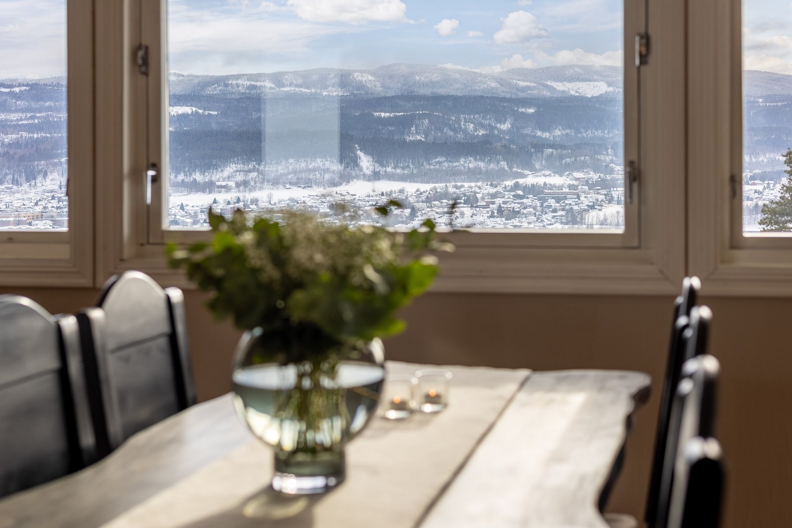 Fra spisestuen har man en vanviting utsikt. Galleribilde