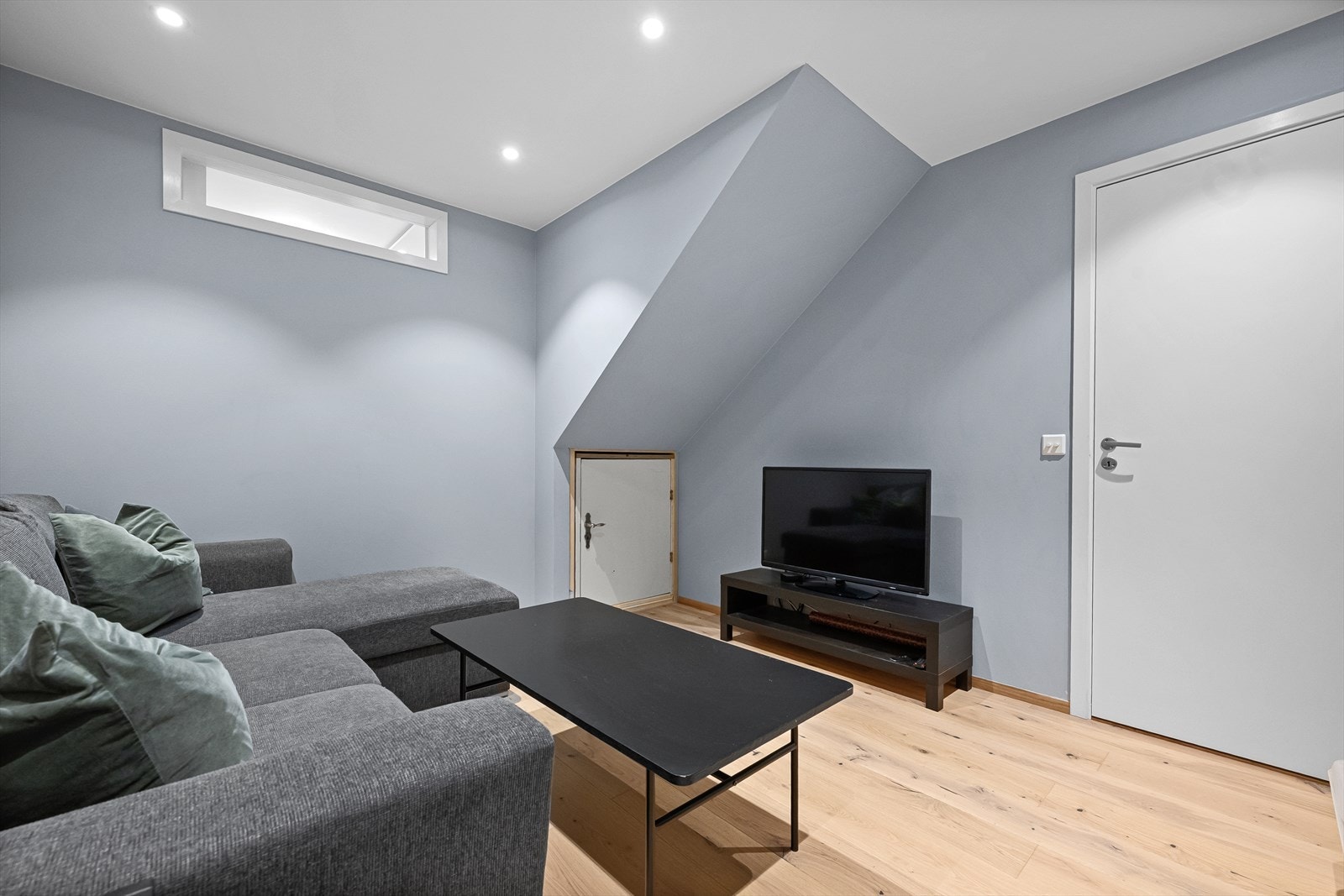 Bod blir pr.idag brukt som kjellerstue av nåværende eier (rom ikke godkjent for varig opphold) Galleribilde