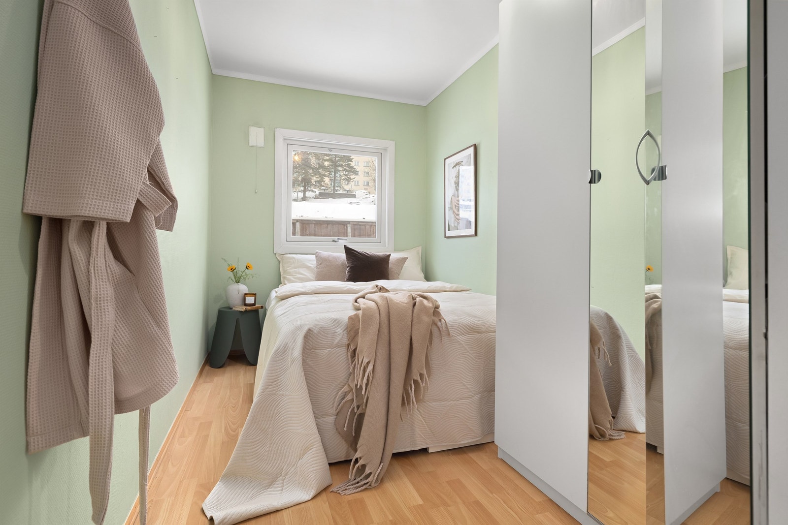 Boligens andre soverom passer fint som både barnerom, gjesterom og kontor. Galleribilde