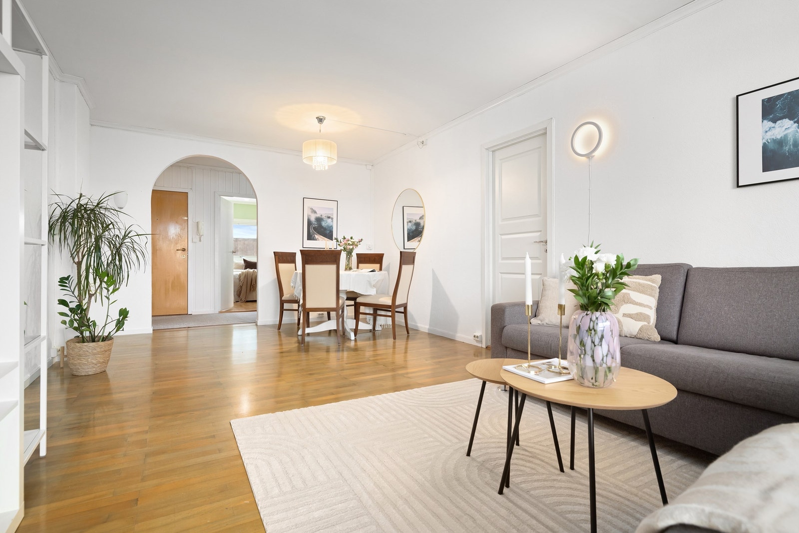 Boligen er tilknyttet Hubroveiens borettslag som består av 184 leiligheter. Det praktiseres IKKE forkjøpsrett. Galleribilde