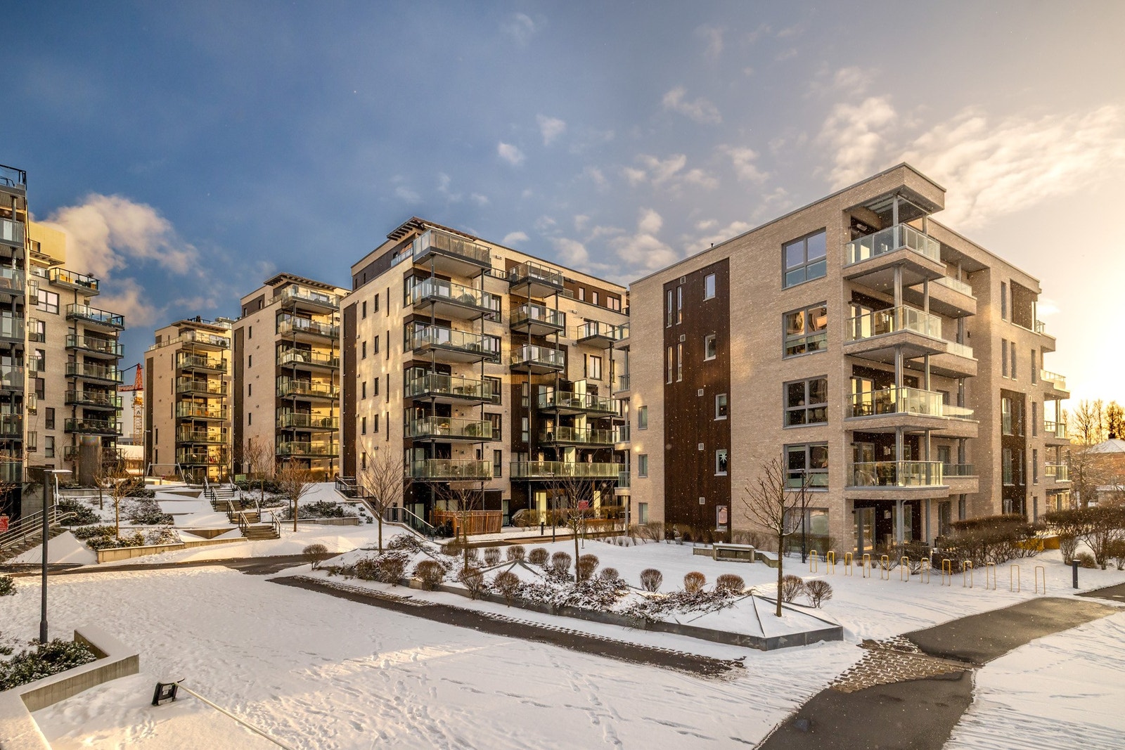 Via kjelleren kan man ta seg tørrskodd til alle fasilitetene Harbitz Torg har å tilby Galleribilde
