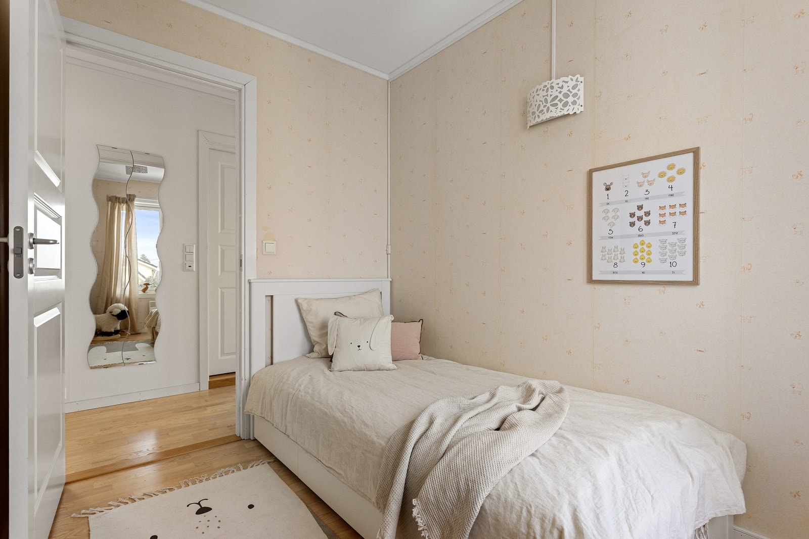 Soverom fire. Galleribilde