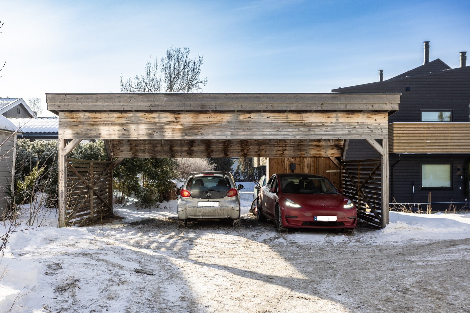 Frittliggende felles carport. Galleribilde