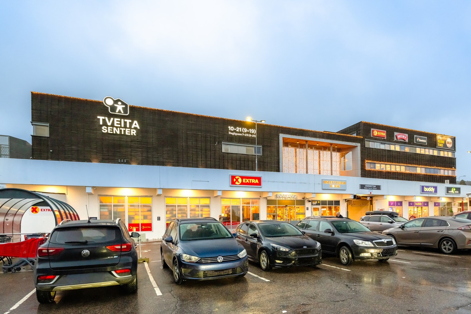 Kort gange til Tveita senter som byr på et variert utvalg av butikker og spisesteder. Galleribilde