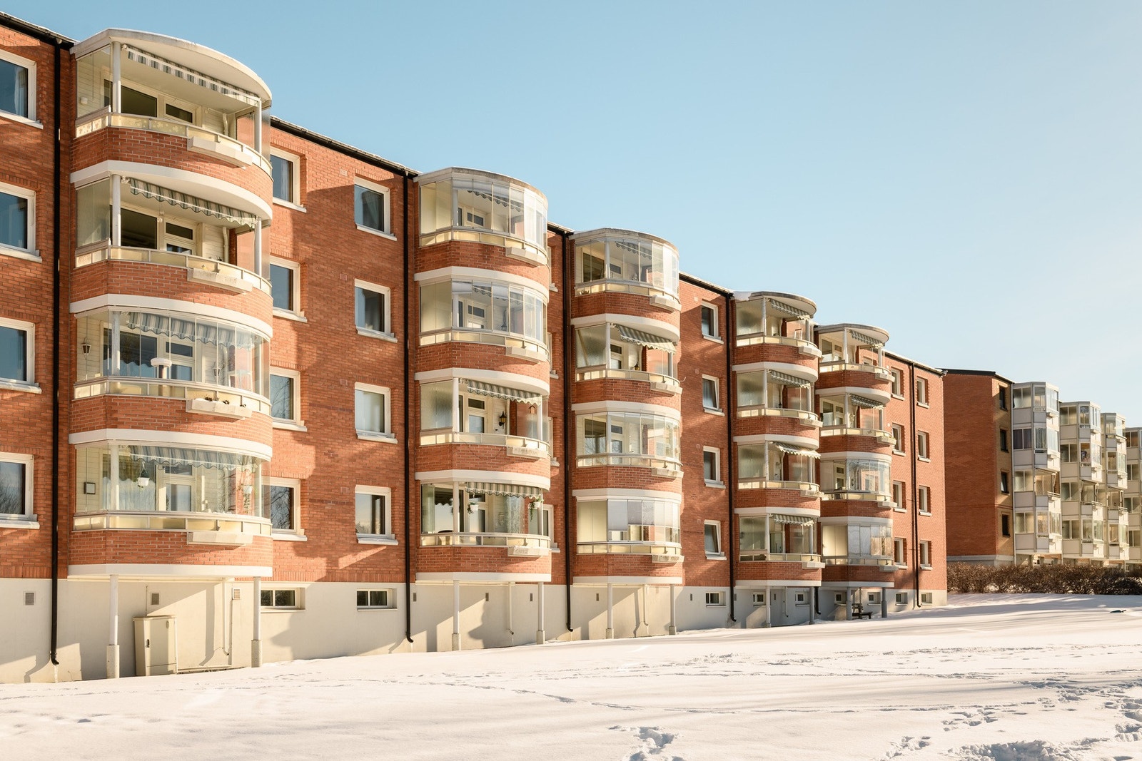Leiligheten ligger i Kvartetten borettslag, et veletablert og populært område med store, luftige grøntarealer. Galleribilde