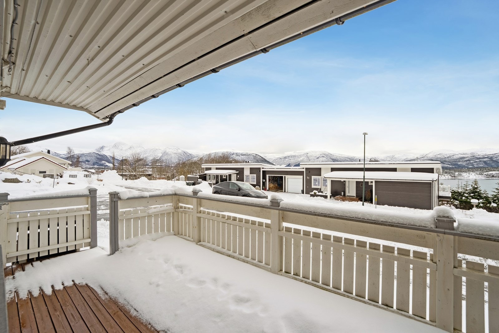 Her er god plass til utemøbler og grillutstyr. Galleribilde