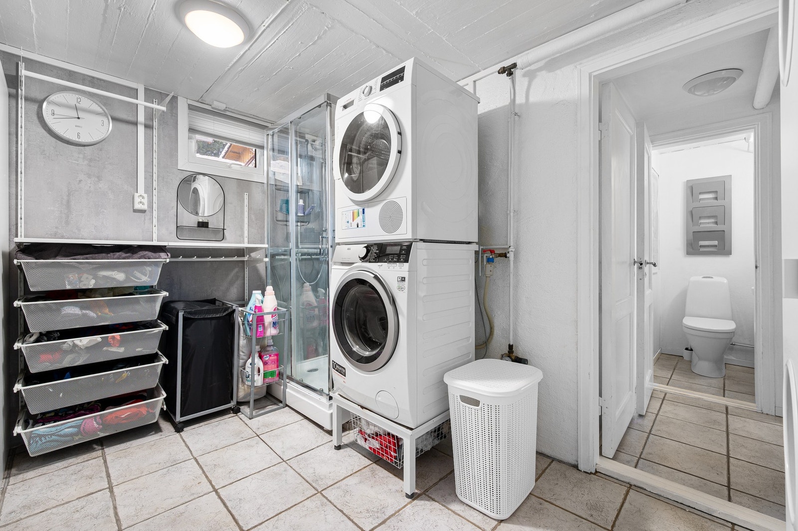 Vedbod (brukes i dag som vaskerom, bruksendringen er ikke omsøkt). Galleribilde