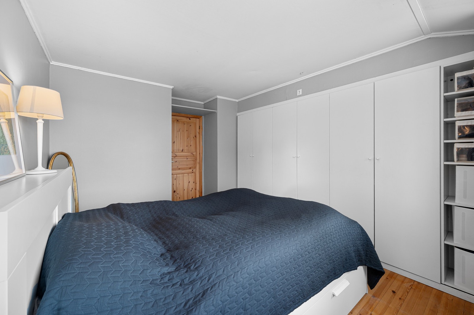 Her du god plass til ønsket soveromsmøblement. Galleribilde