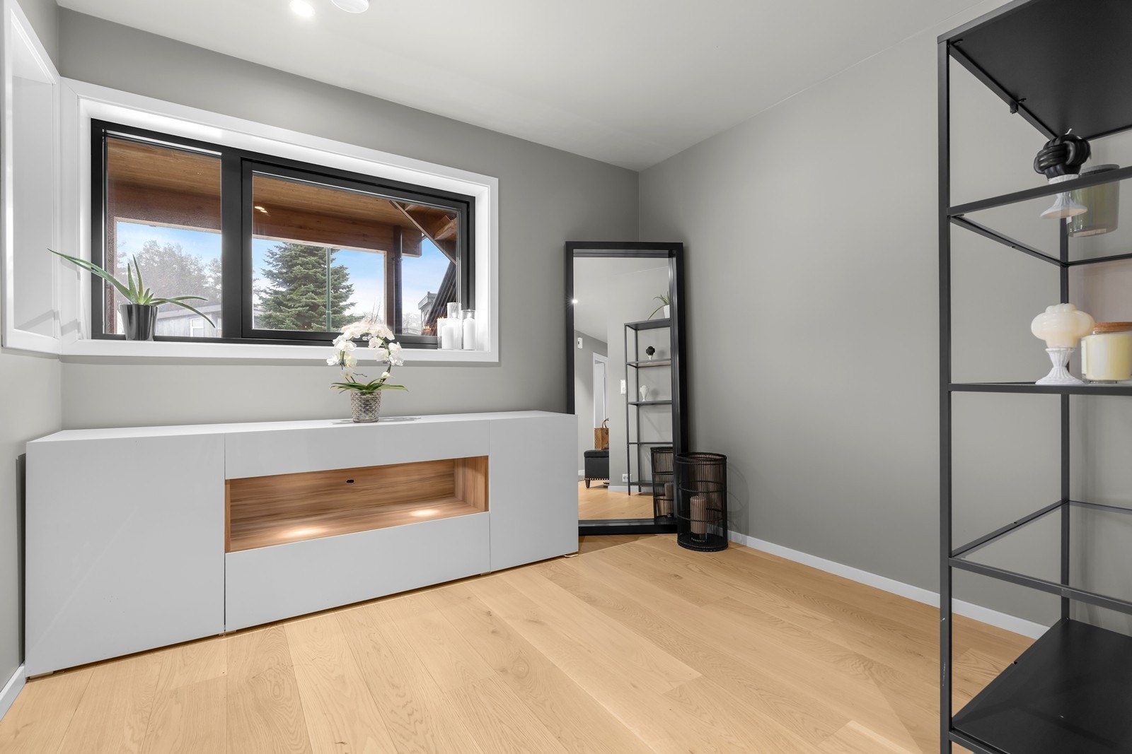 God plass til ønskelig møblement, og det kan også innredes med en liten sofa her for å få en ekstra stue Galleribilde