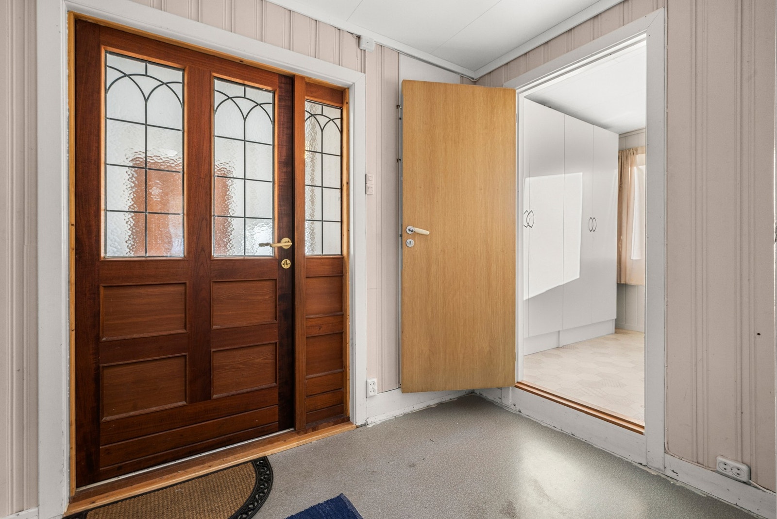 Boligen byr på bla. to store stuer og 5 soverom. Galleribilde