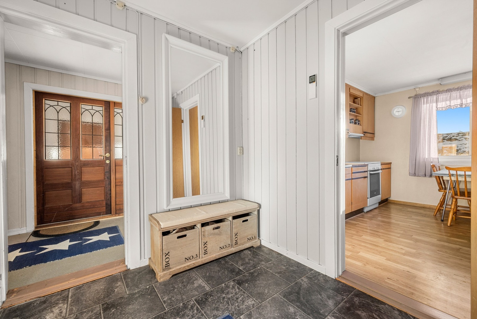 Det er en fin flyt mellom rommene i boligen. Galleribilde