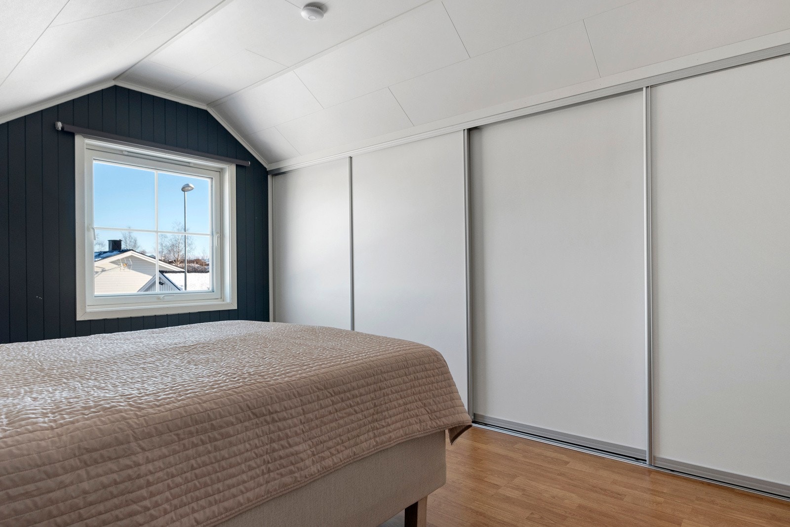 Skyvedørsgarderobe medfølger i handelen. Galleribilde