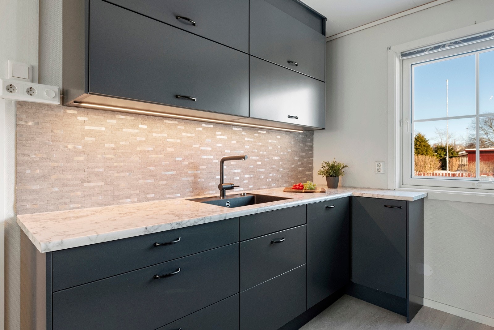 Himlingshøye overskap gir maksimal plassutnyttelse. Galleribilde