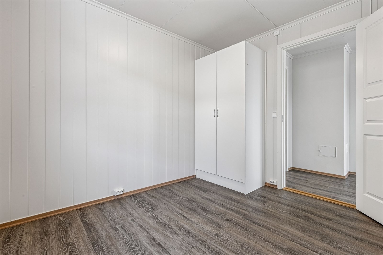 Også her er det plass til garderobeskap for effektiv oppbevaring. Galleribilde