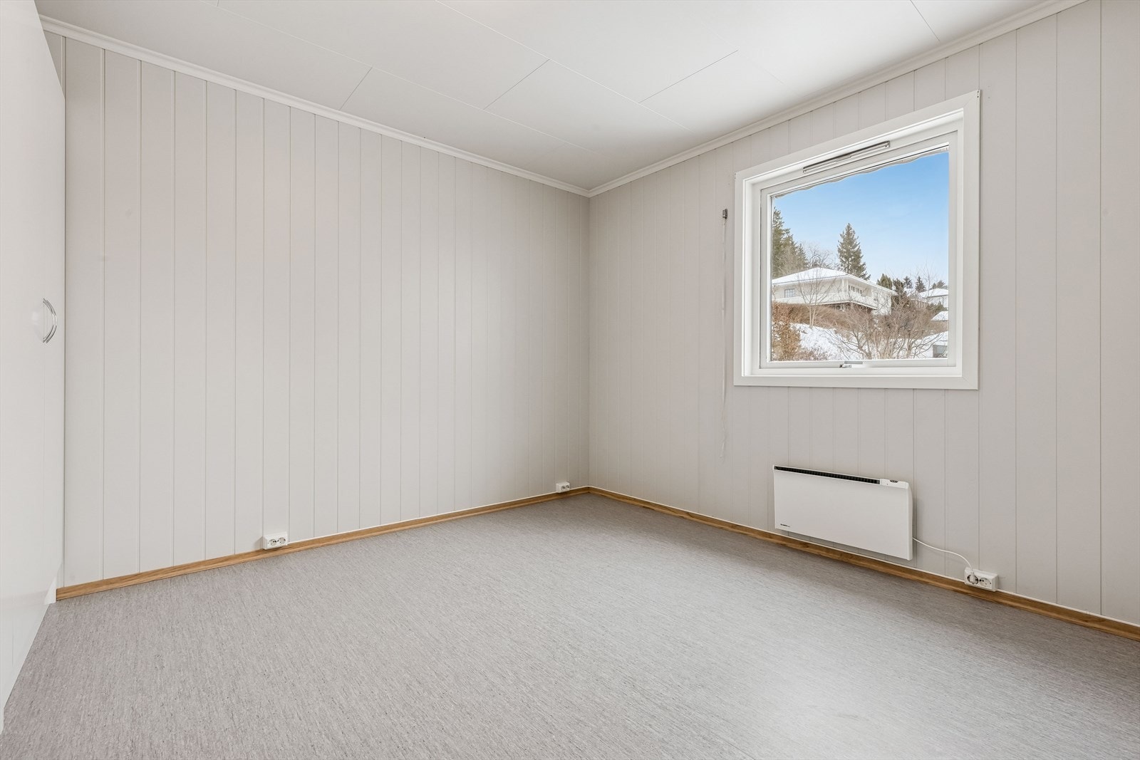 Hovedsoverommet har god plass til dobbeltseng og garderobeløsning. Galleribilde