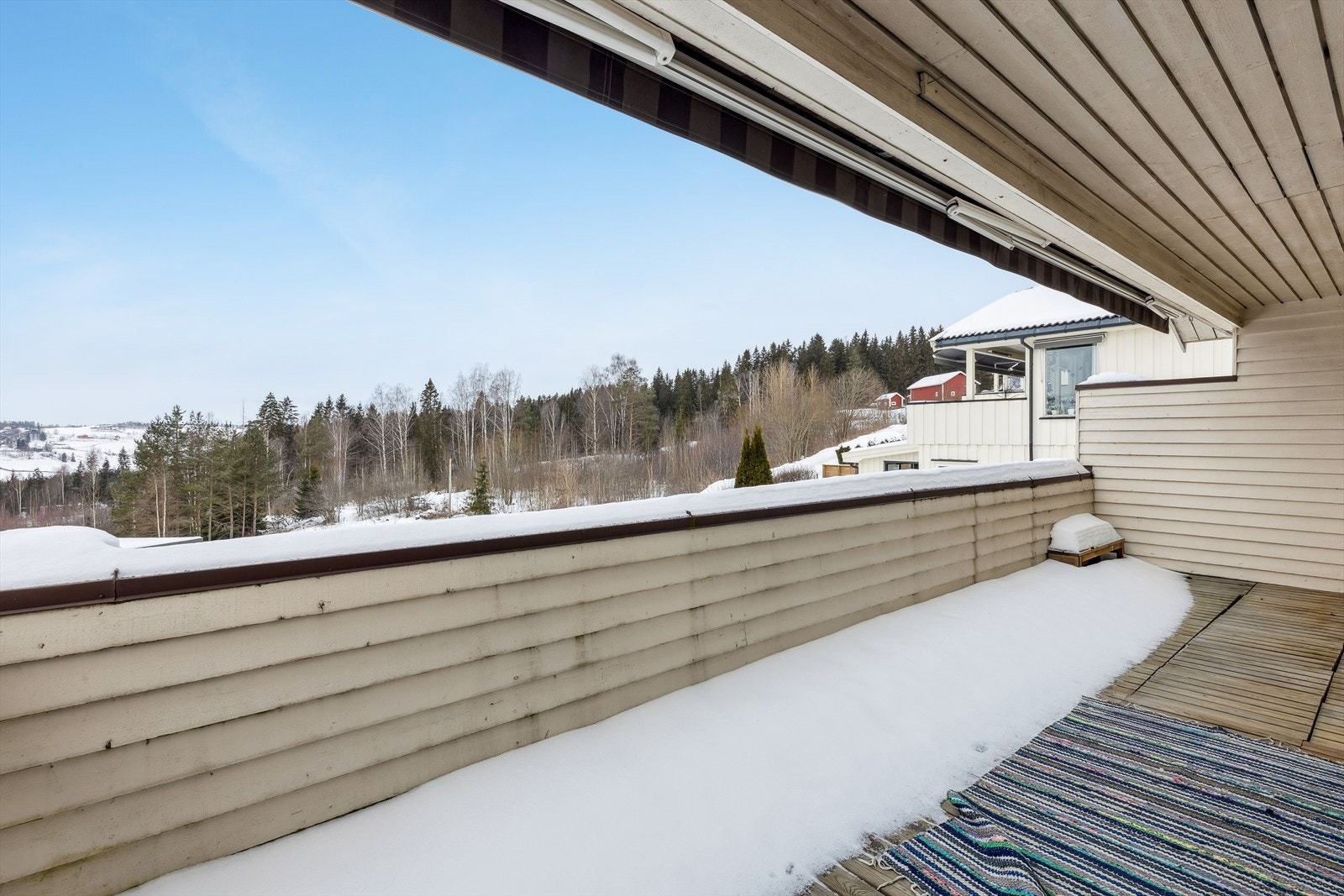 Verandaen er utstyrt med en ny markise fra 2022. Galleribilde