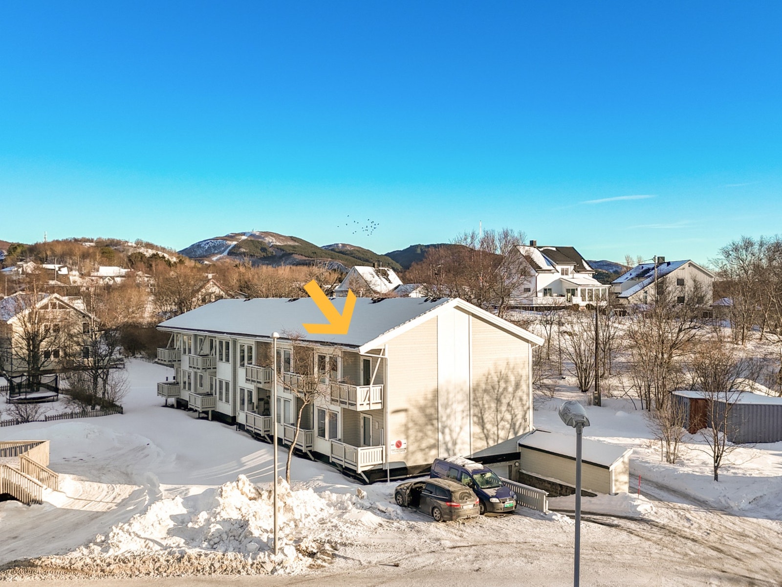 Leiligheten har en fin plassering i bygget med gode uteområder. Galleribilde