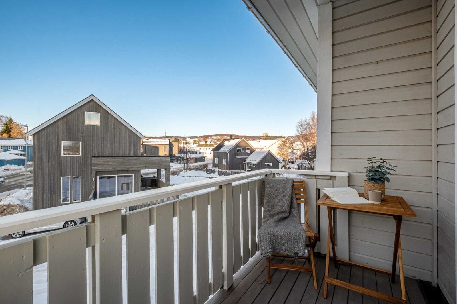 Balkong med plass til sittegruppe. Galleribilde