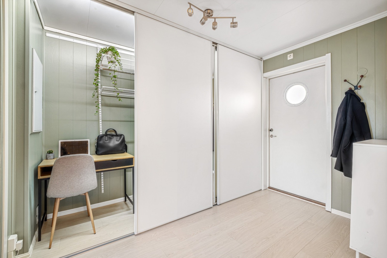 Entré. Galleribilde