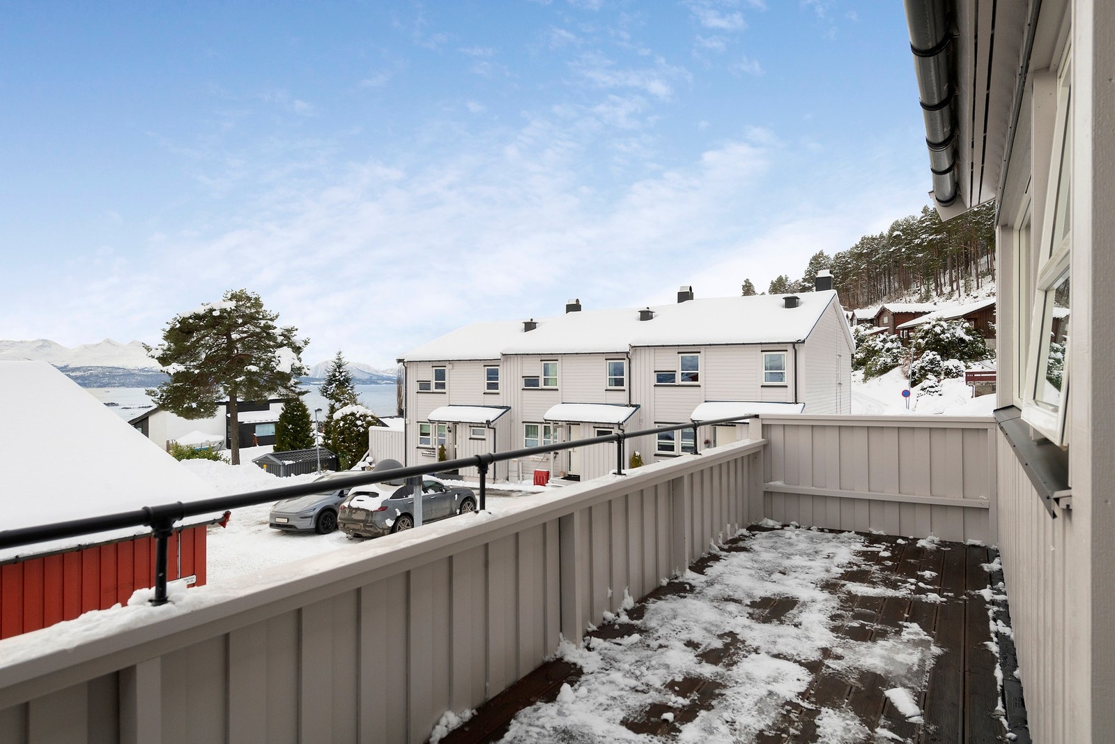 Sørvendt veranda med flott utsikt Galleribilde