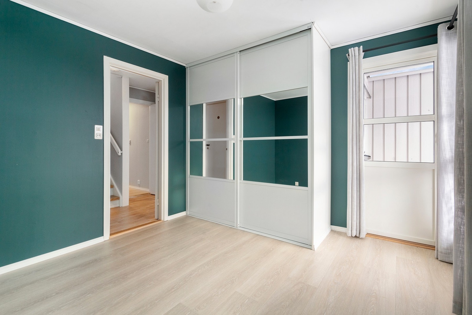 Hovedsoverommet har utgang til overbygd terrasse Galleribilde