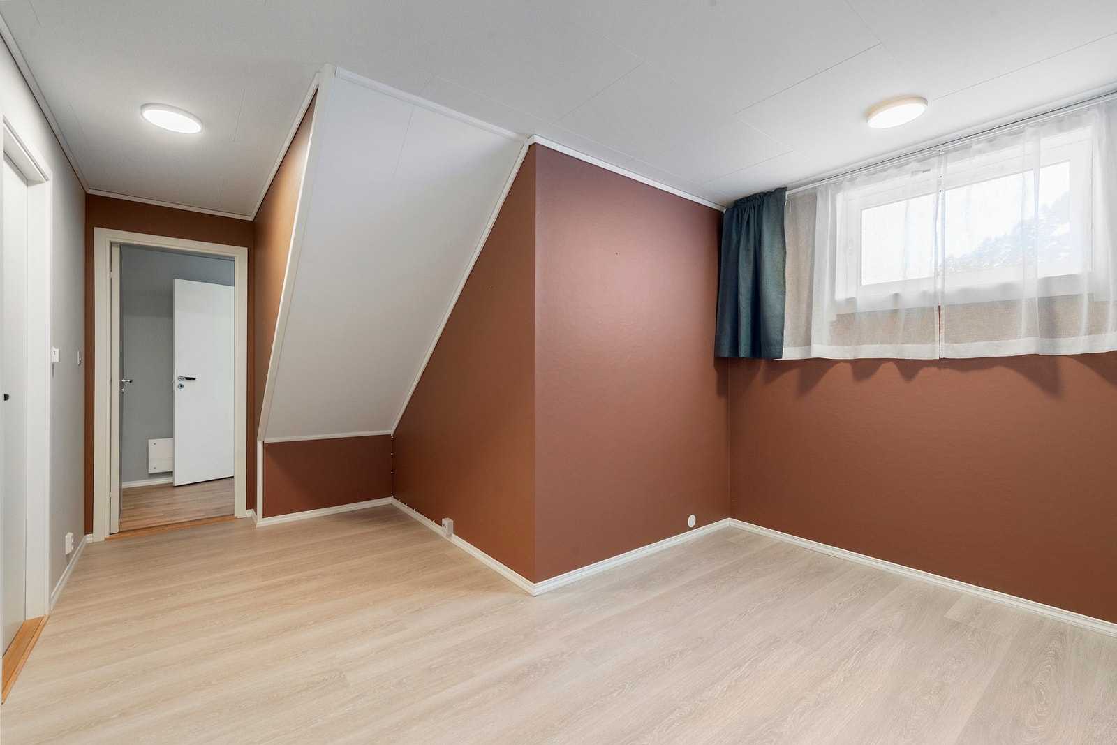 Soverom 3 pusset opp i 2025 med varmekabler i gulv Galleribilde