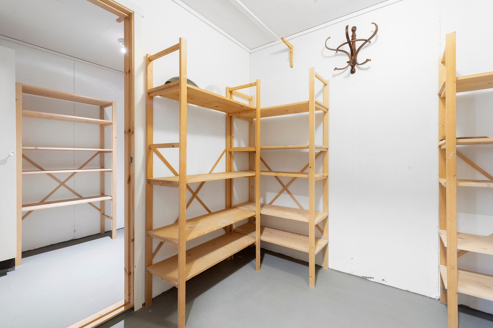 Bod - Her er det godt med plass til oppbevaring og lagring. Galleribilde