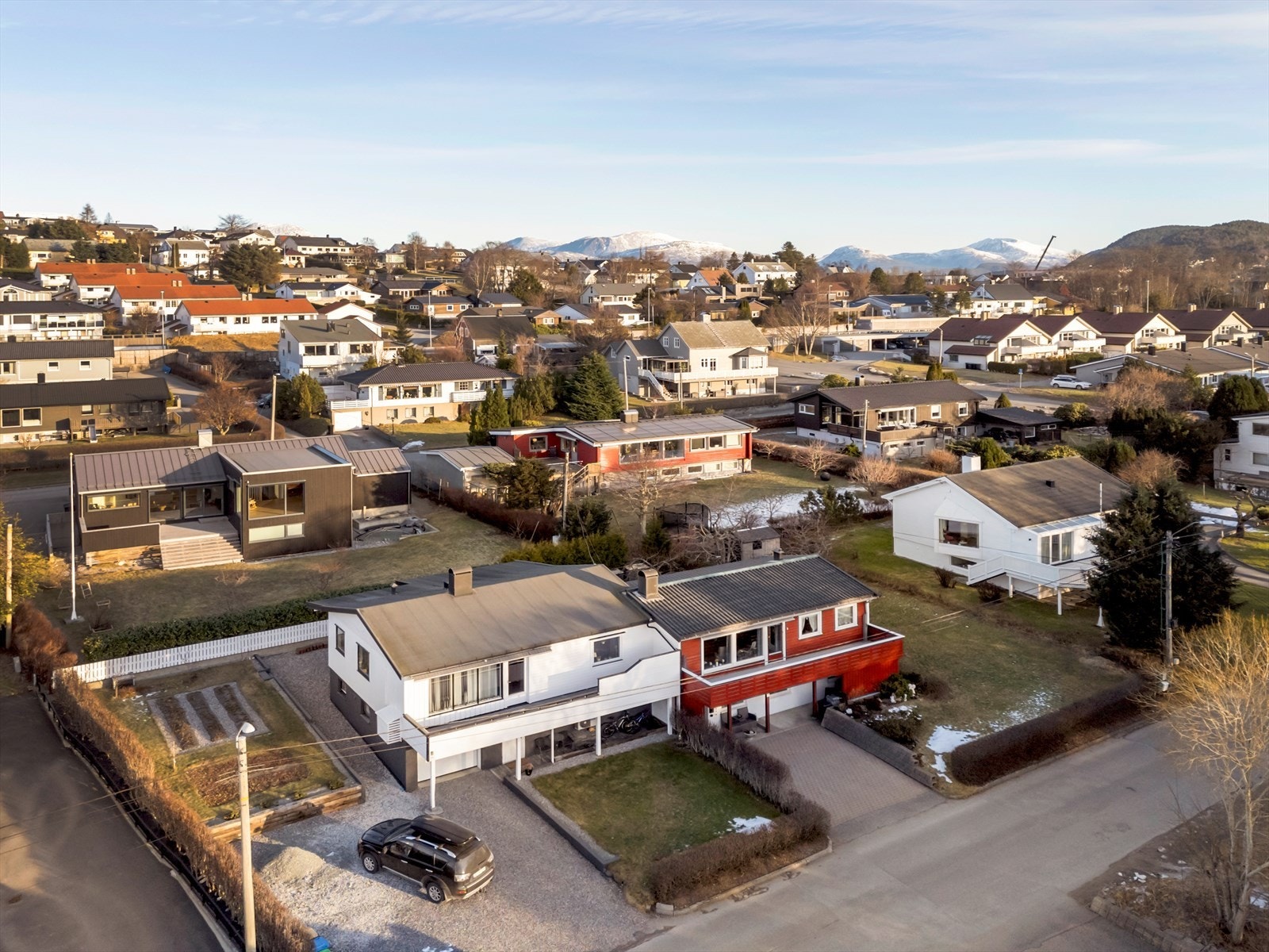 Eiendommen ligger i et familievennlig område med nærhet til flotte tur- og friluftsområder. Galleribilde