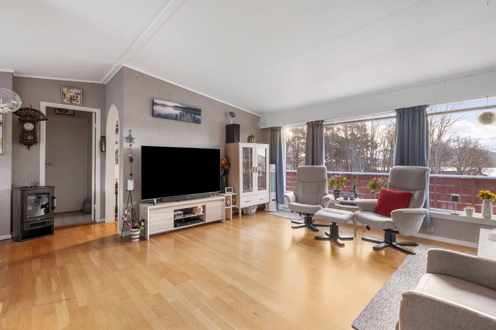 Stuen har direkte utgang til balkongen. Galleribilde