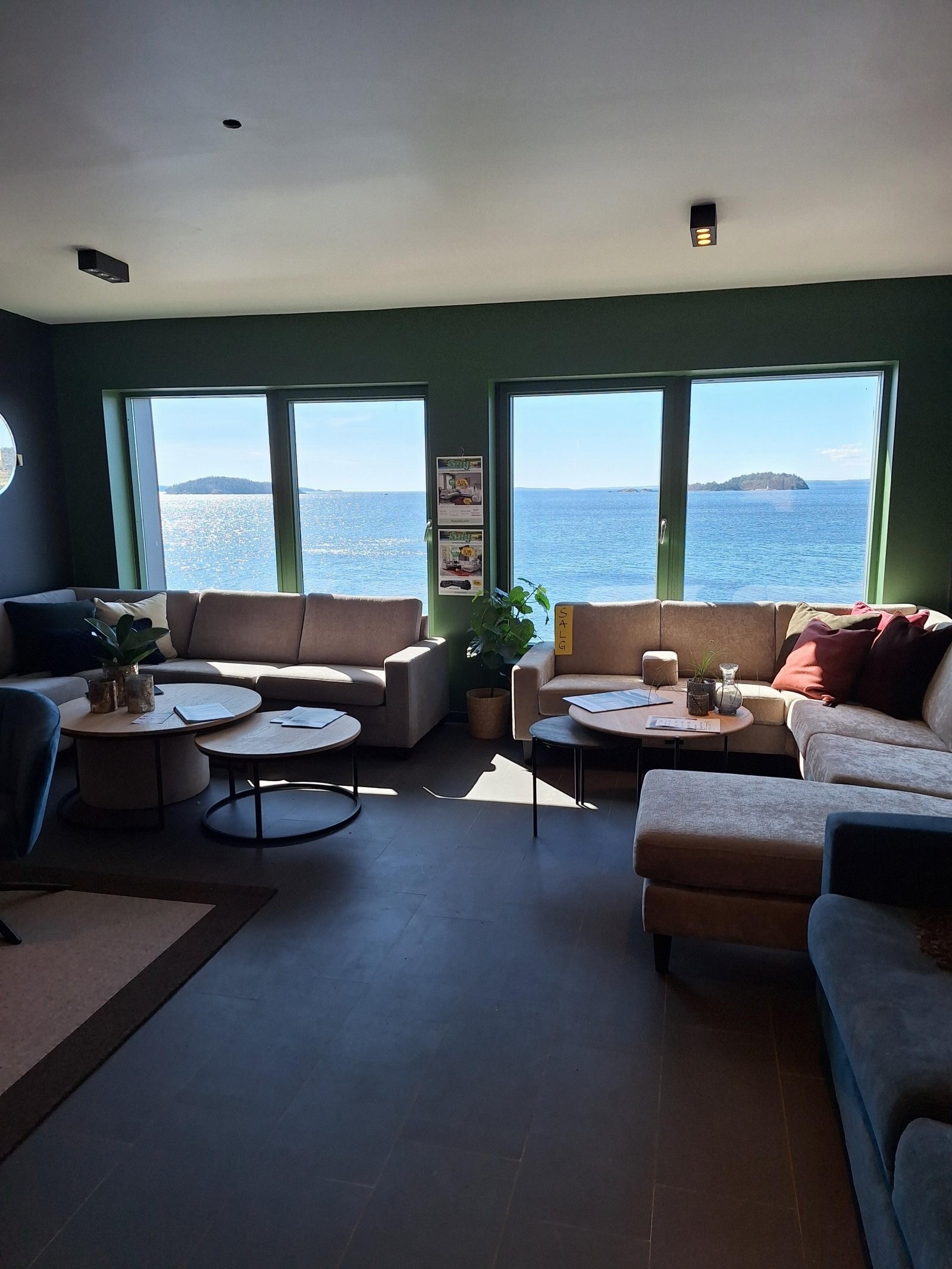 Bilder fra møbelbutikken Galleribilde