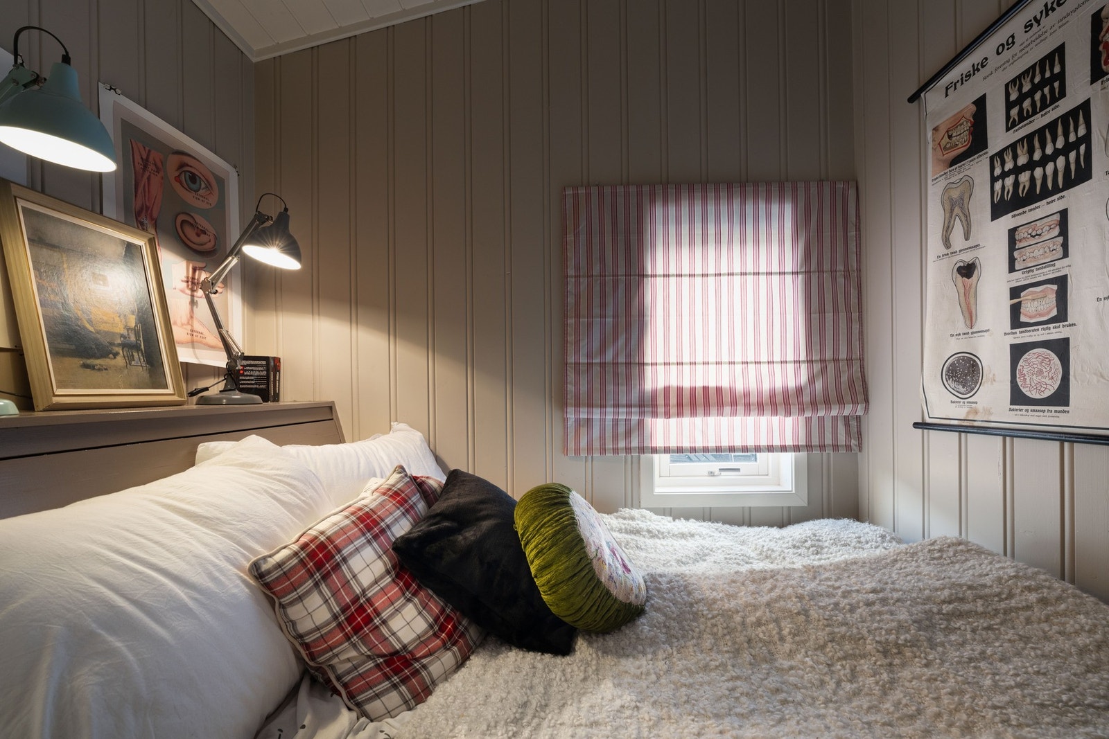 Soverom 1 med plassbygd seng. Galleribilde