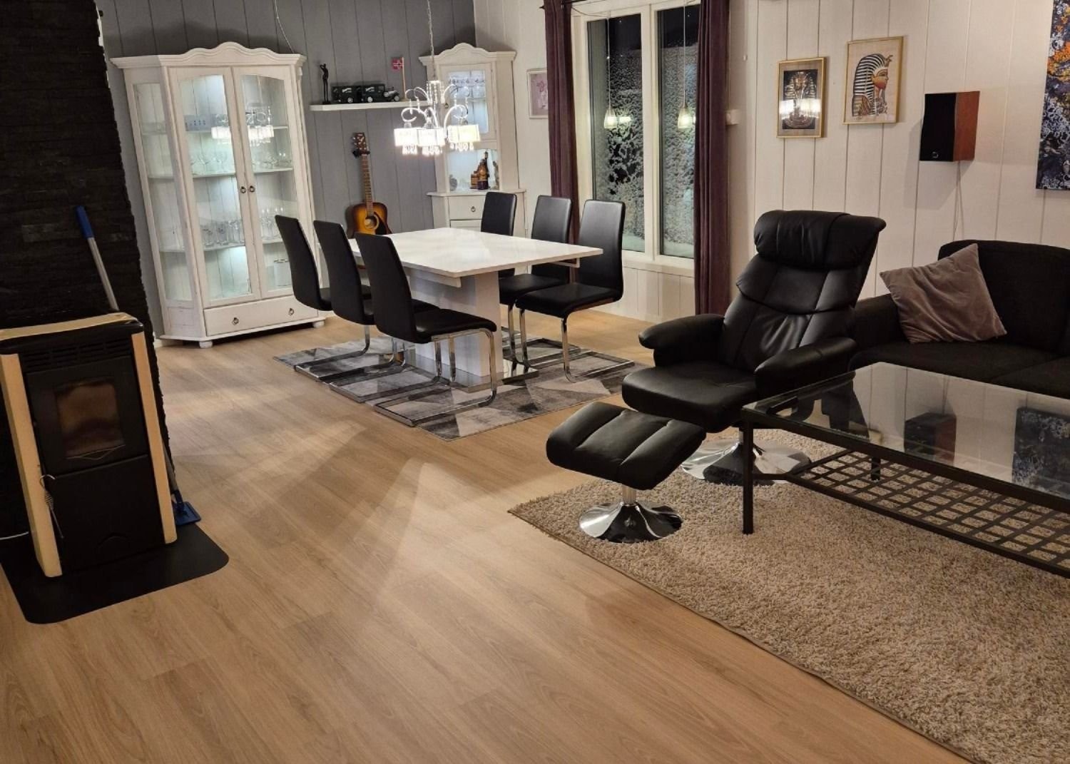 Åpen stue løsning og pelletsovn for de kaldeste dager. Galleribilde