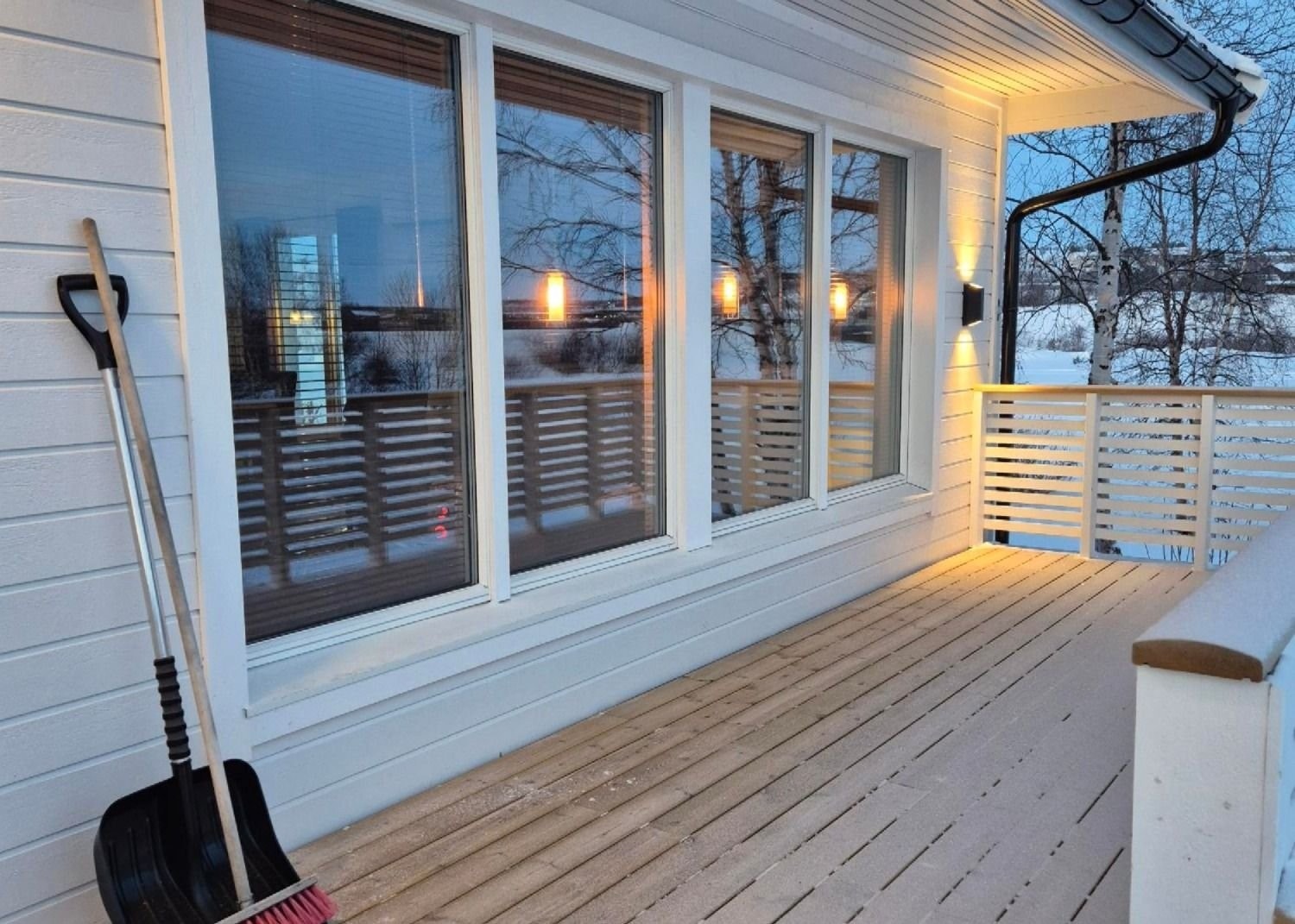 Hyggelig inngangsparti med morgensol. Galleribilde