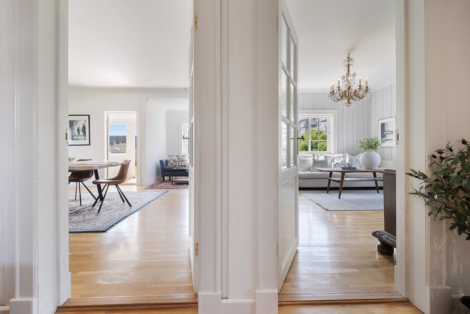 Adkomst spisestue/ stue. Galleribilde