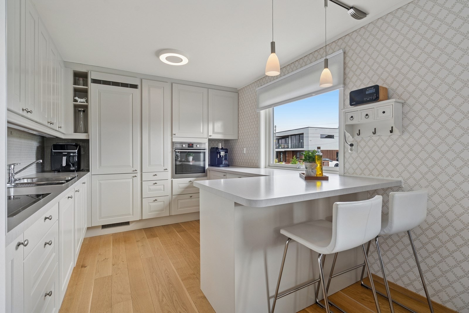 Praktisk med kjøkkenøy for de raske frokostene i hverdagen. Galleribilde