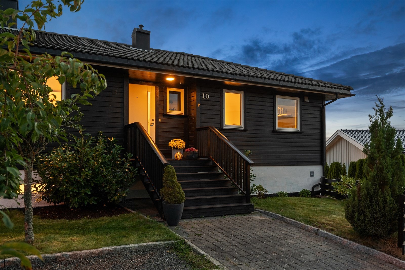 Et stilfullt og velkomponert inngangsparti ønsker deg velkommen. Galleribilde