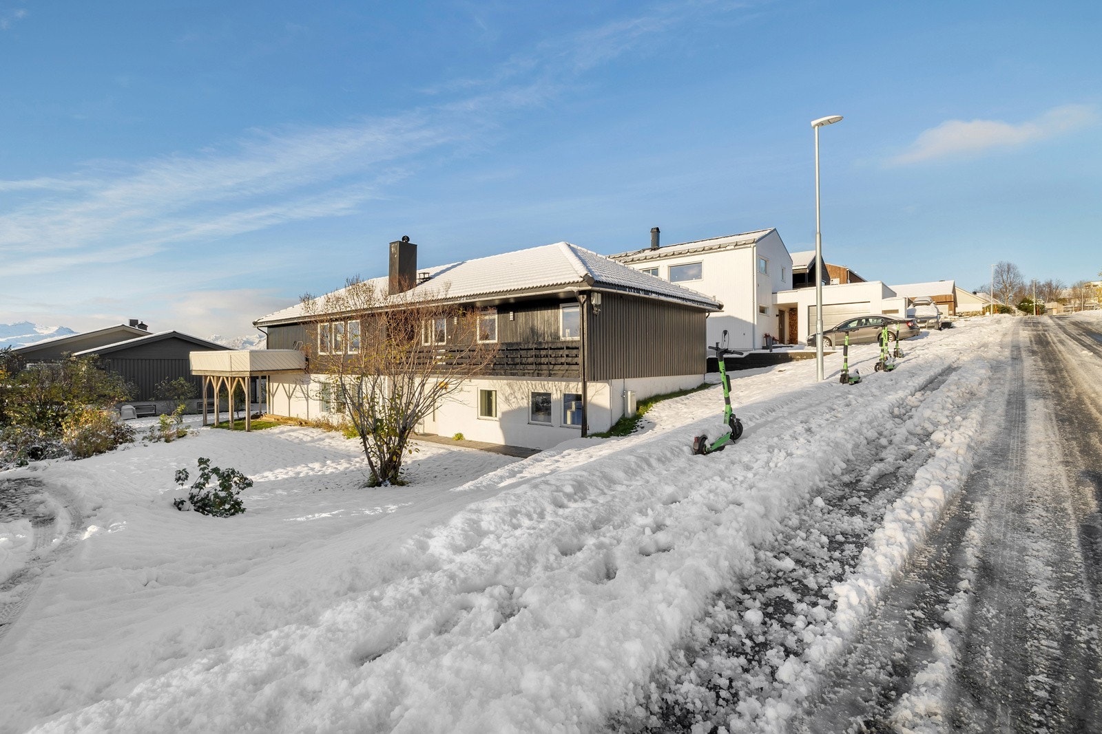 Stille og rolig gate. Galleribilde