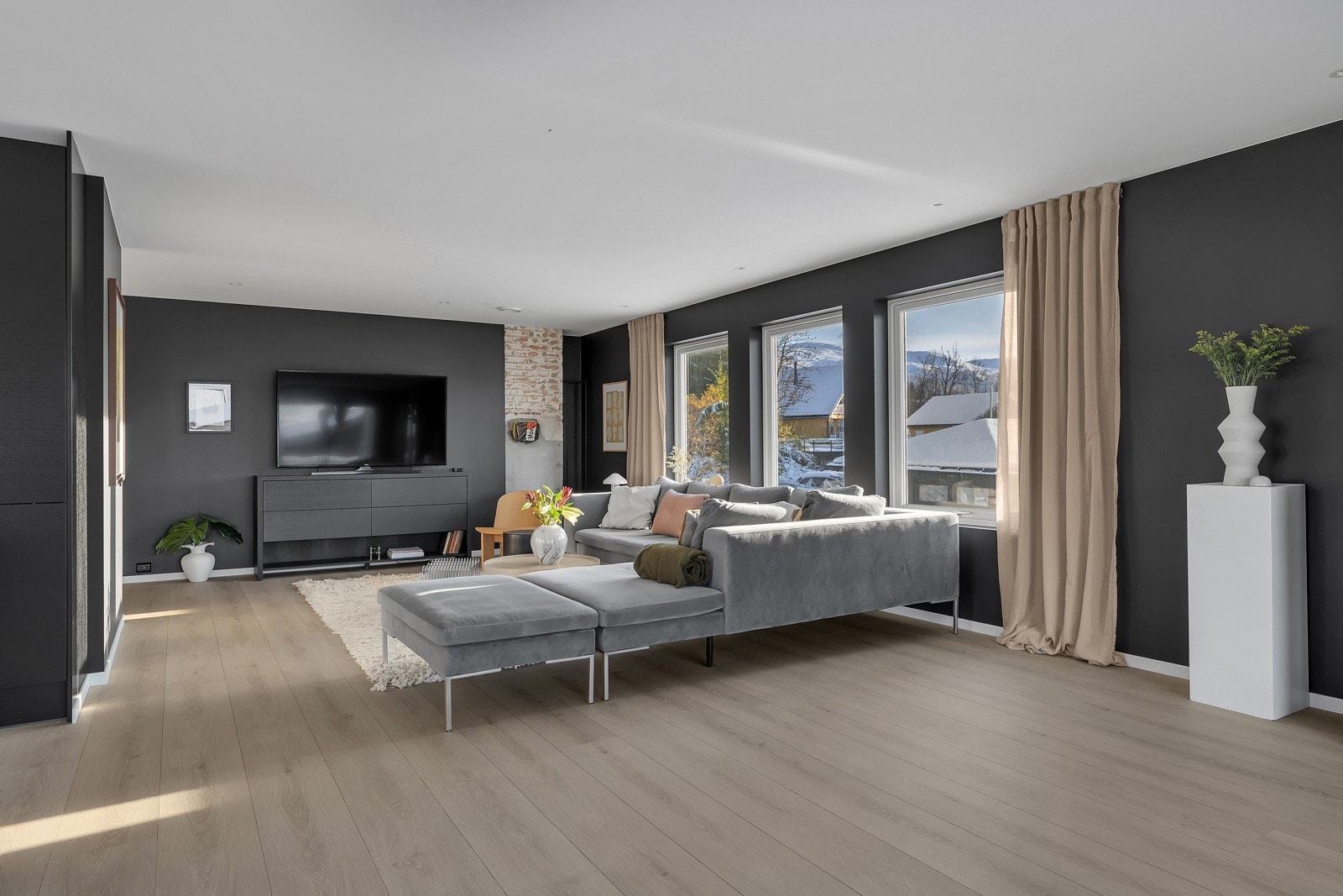 1-stavs parkett. Galleribilde