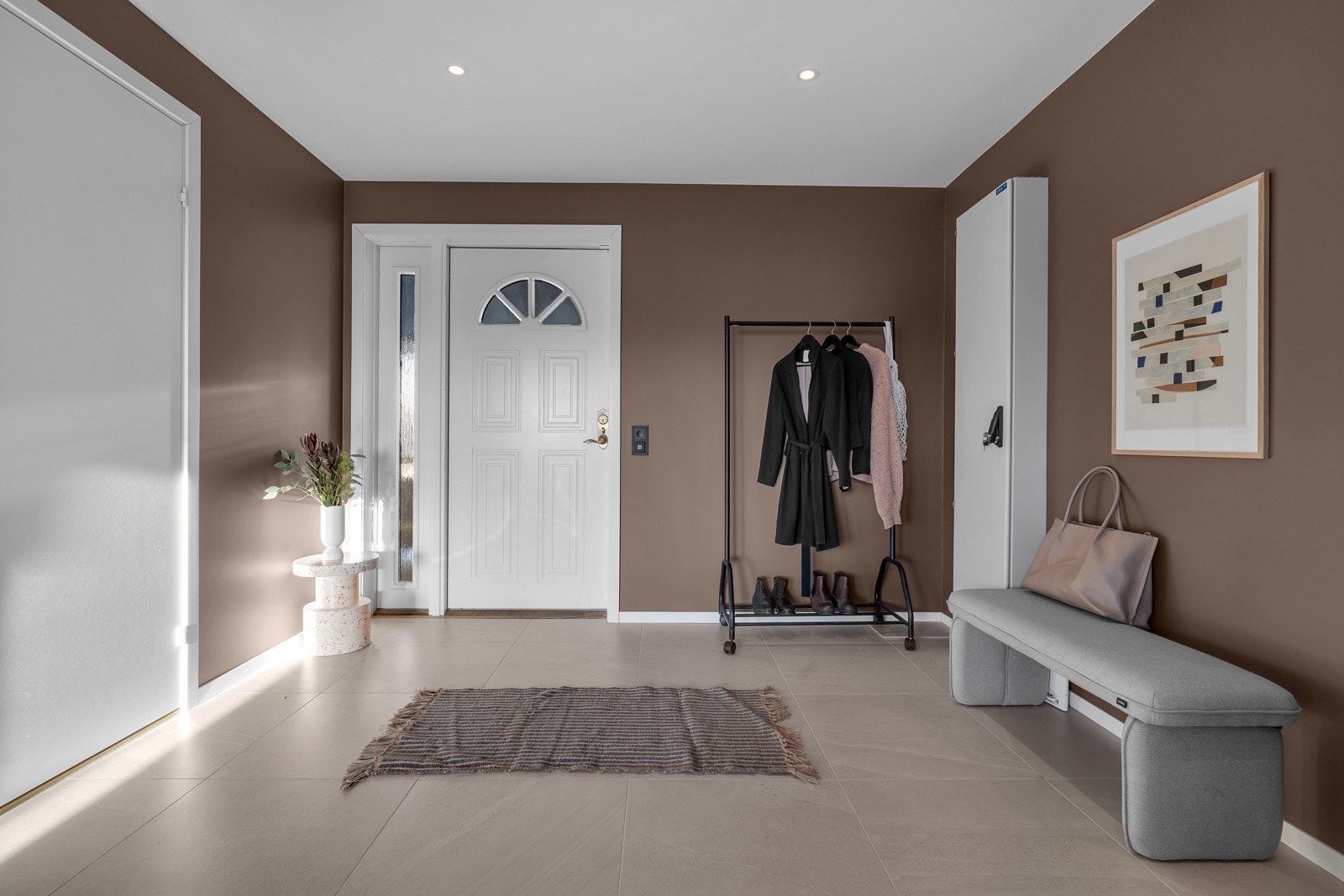 Meget innbydende inngangparti og hall. Galleribilde