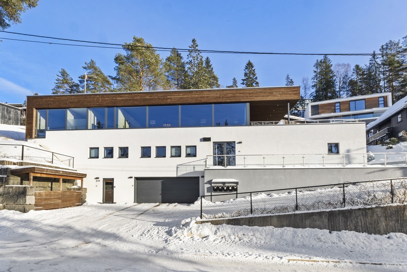 Egen inngang til stue/soverom 2 (rett ovenfor postkassestativet) Galleribilde