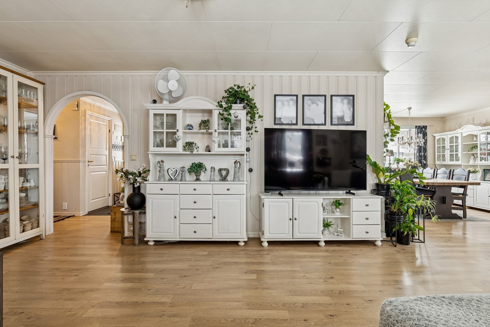 Lys og trivelig stue. Galleribilde