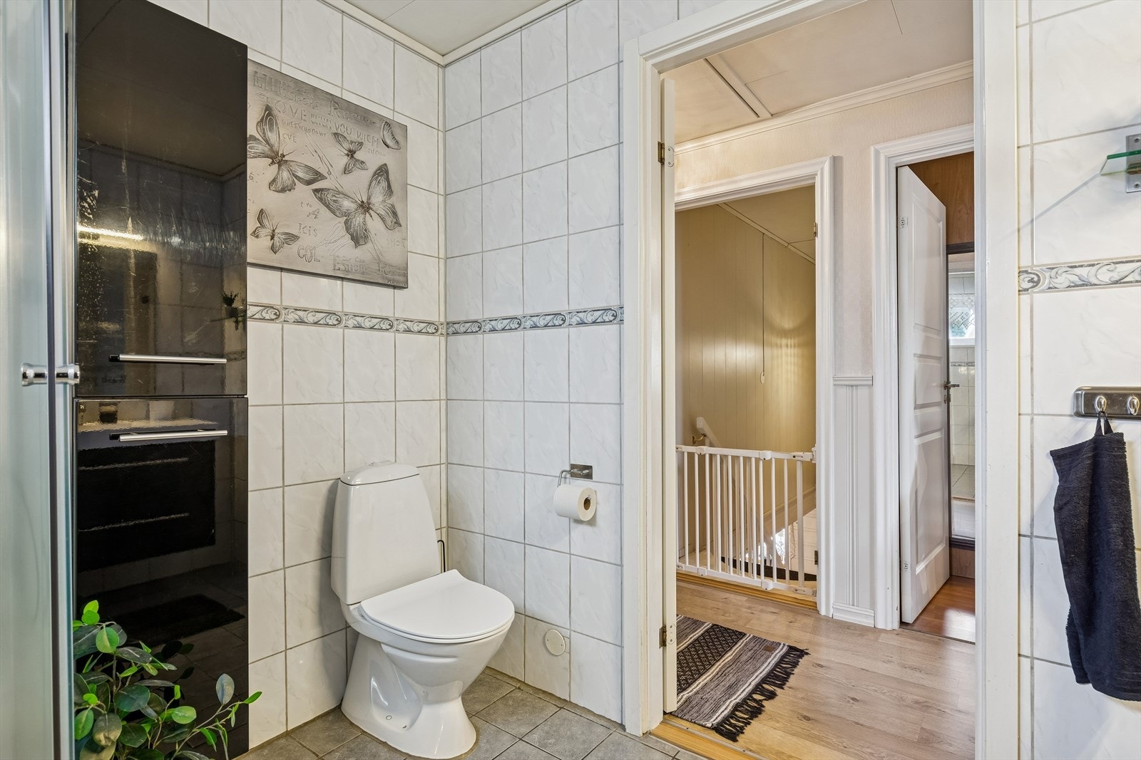 Pent flislagt bad med gulvvarme. Galleribilde