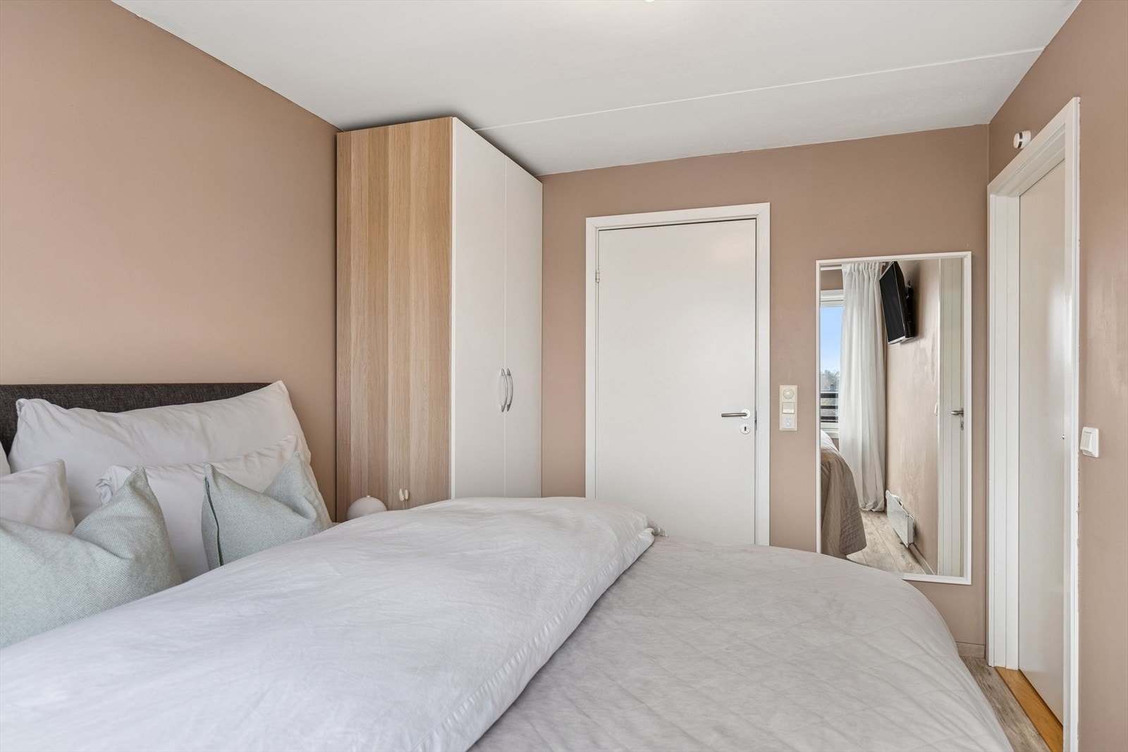 Her får du også plass til en garderobeløsning. Galleribilde