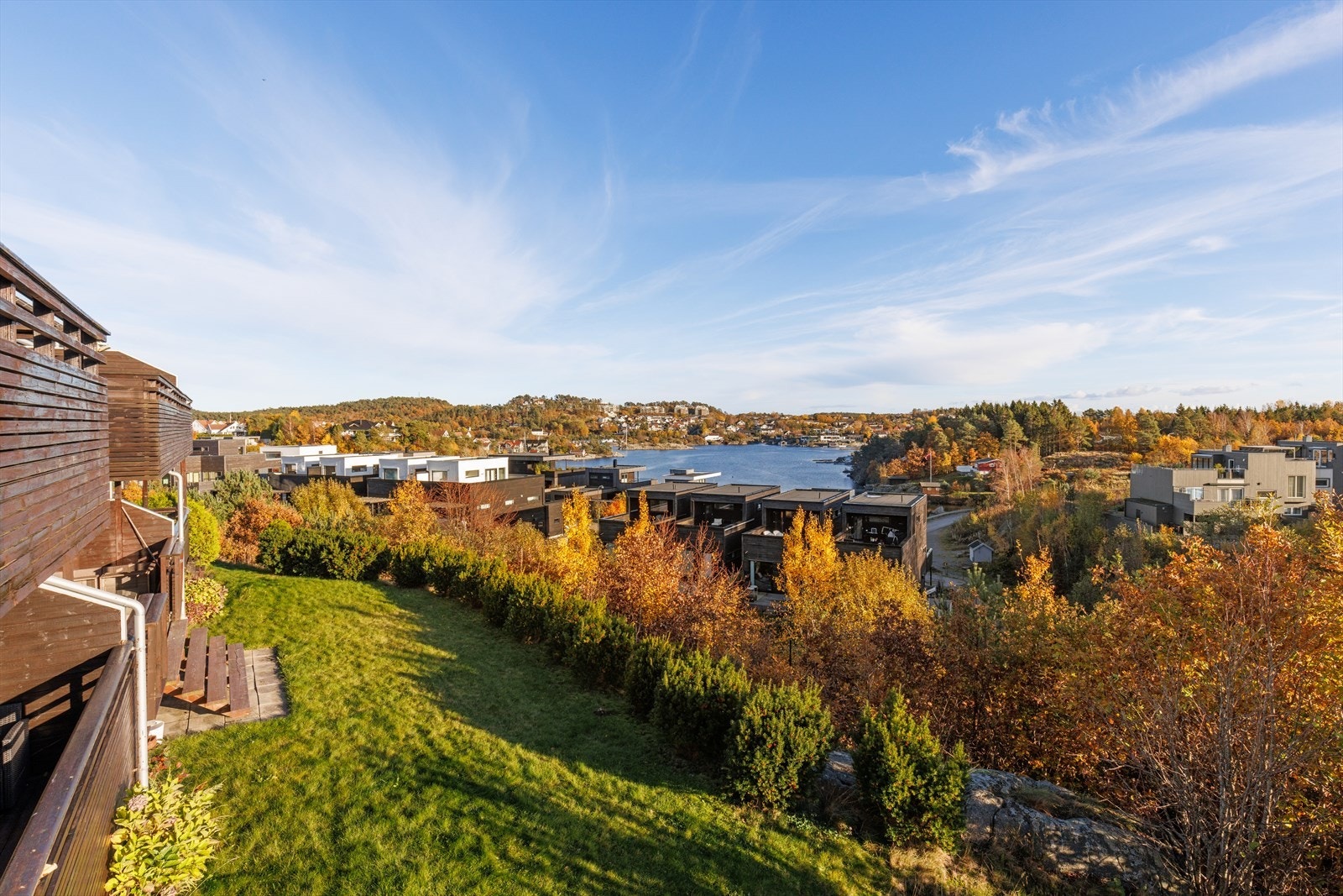 Her finner du flotte bade- og turmuligheter rett utenfor døren, noe som gjør det enkelt å nyte naturen og friluftslivet. Galleribilde