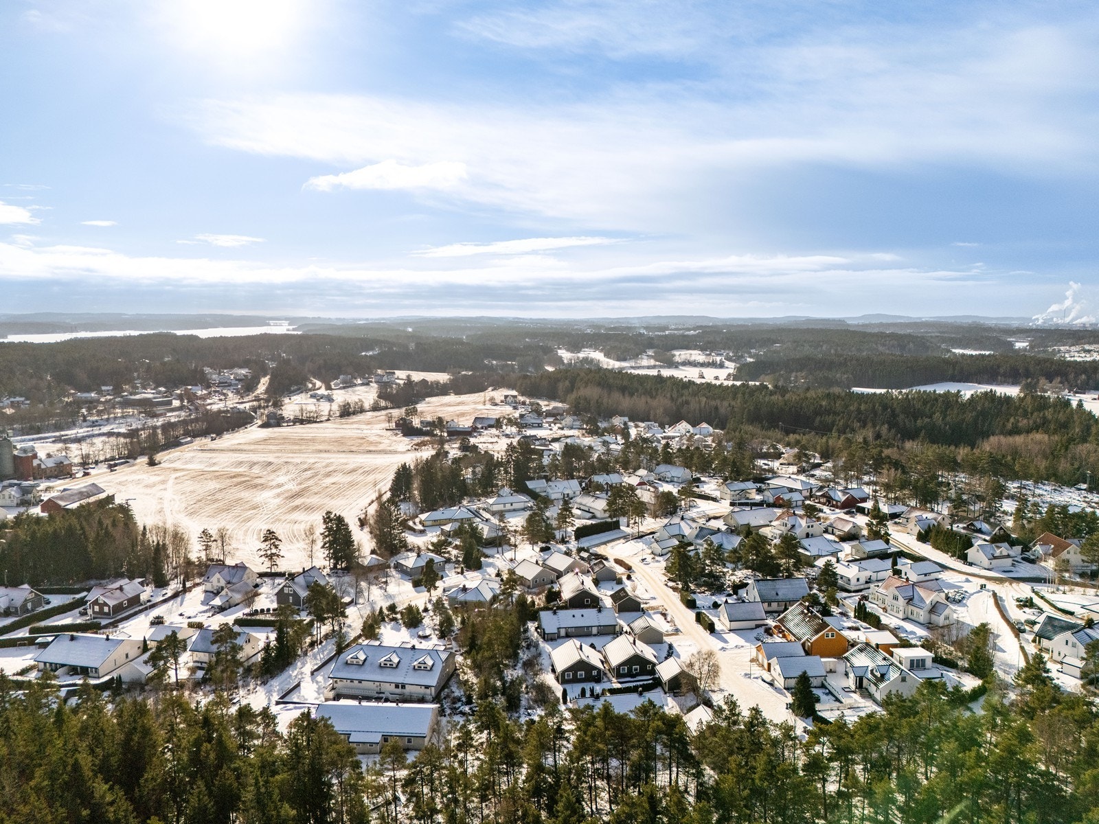 Området byr på en blanding av eneboliger og rekkehus i naturskjønne omgivelser. Galleribilde