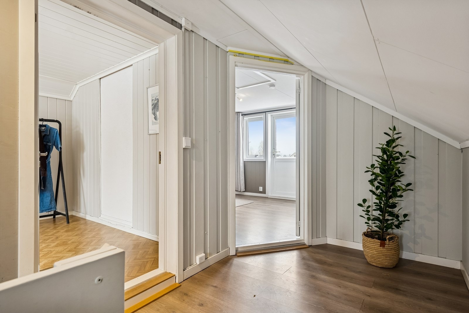 Gang/trapperommet i andre etasje leder til boligens 2 av 3 soverom. Galleribilde